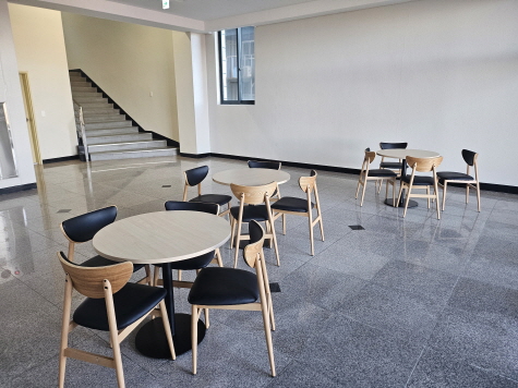 1층 우측 휴게실 내부사진